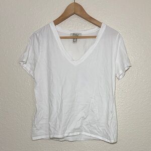 Forever 21 White V-Neck Short Sleeve Tee